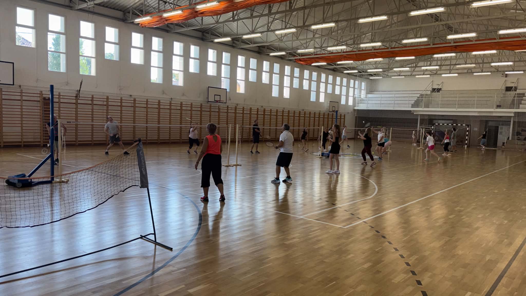 Tollaslabdázók játék közben a Dunavarsányi Sportcsarnokban