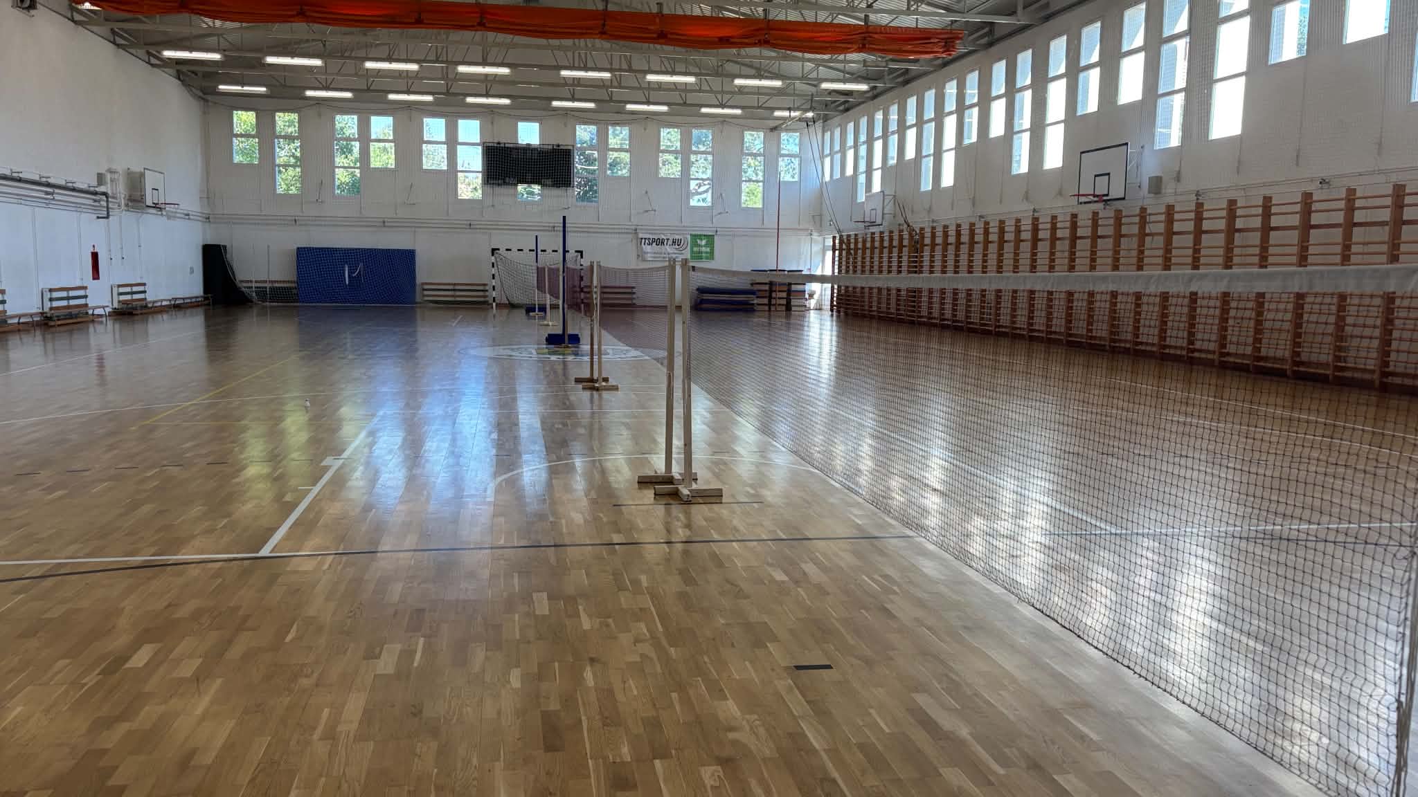 A tollaslabdapályák a Dunavarsányi Sportcsarnokban